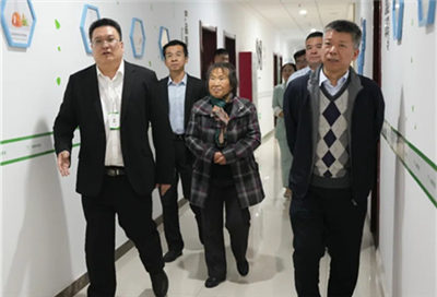 濰坊科技局副局長董書禮陪同中創(chuàng)科技發(fā)展戰(zhàn)略研究中心主任、國際院士聯(lián)合體組委會常任主席、高級工程師初炳